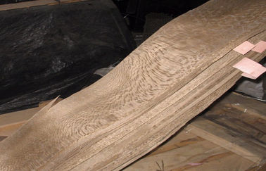 Chapa de madera teñida para la decoración