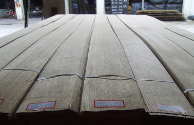 La madera contrachapada de madera de la chapa cubre el corte cuarto chapea el grueso natural de Brown 0.5m m