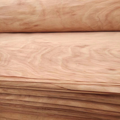 Hoja de chapa rotatoria de madera natural del corte PQ con 0.15-0.3m m para la madera contrachapada