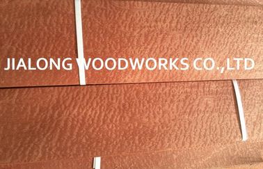 Hoja de chapa de madera cortada natural de Sapele Pommele del corte para la decoración del hotel