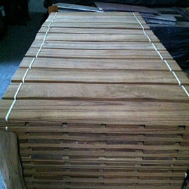 Hoja de chapa de madera cortada del suelo del corte, madera de la teca que chapea 0,5 milímetros