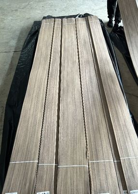 Hoja de chapa de chapa natural de nuez americana con un grosor de 0,2 mm para madera contrachapada