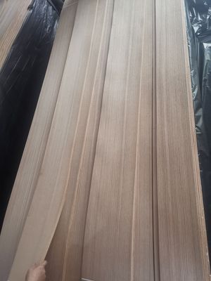 Personalizar el espesor Veneer de roble rojo ideal para soluciones de suelo de madera natural