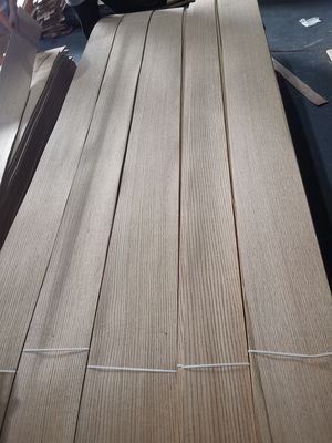 Personalizar el espesor Veneer de roble rojo ideal para soluciones de suelo de madera natural
