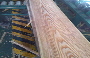 El plano de las hojas de chapa de la madera contrachapada de madera de roble cortó/chapea la hoja de madera